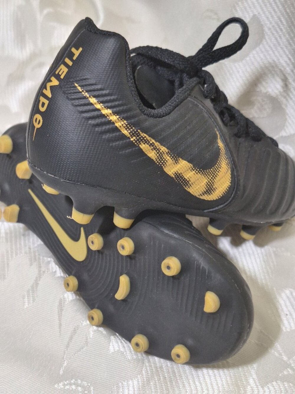 Nike Tiempo Kid's Football Cleats Size 12C